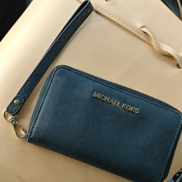 Michael Kors Handbags - Michael Kors black continental wallet